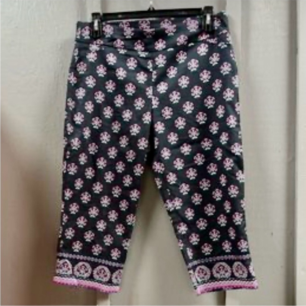 🟠NEW CROFT & BARROW Stretch Pull-on Capris in Black/Floral Print Sz 10